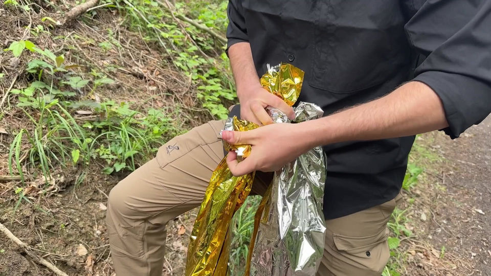 Emergency blanket as a carrying aid
